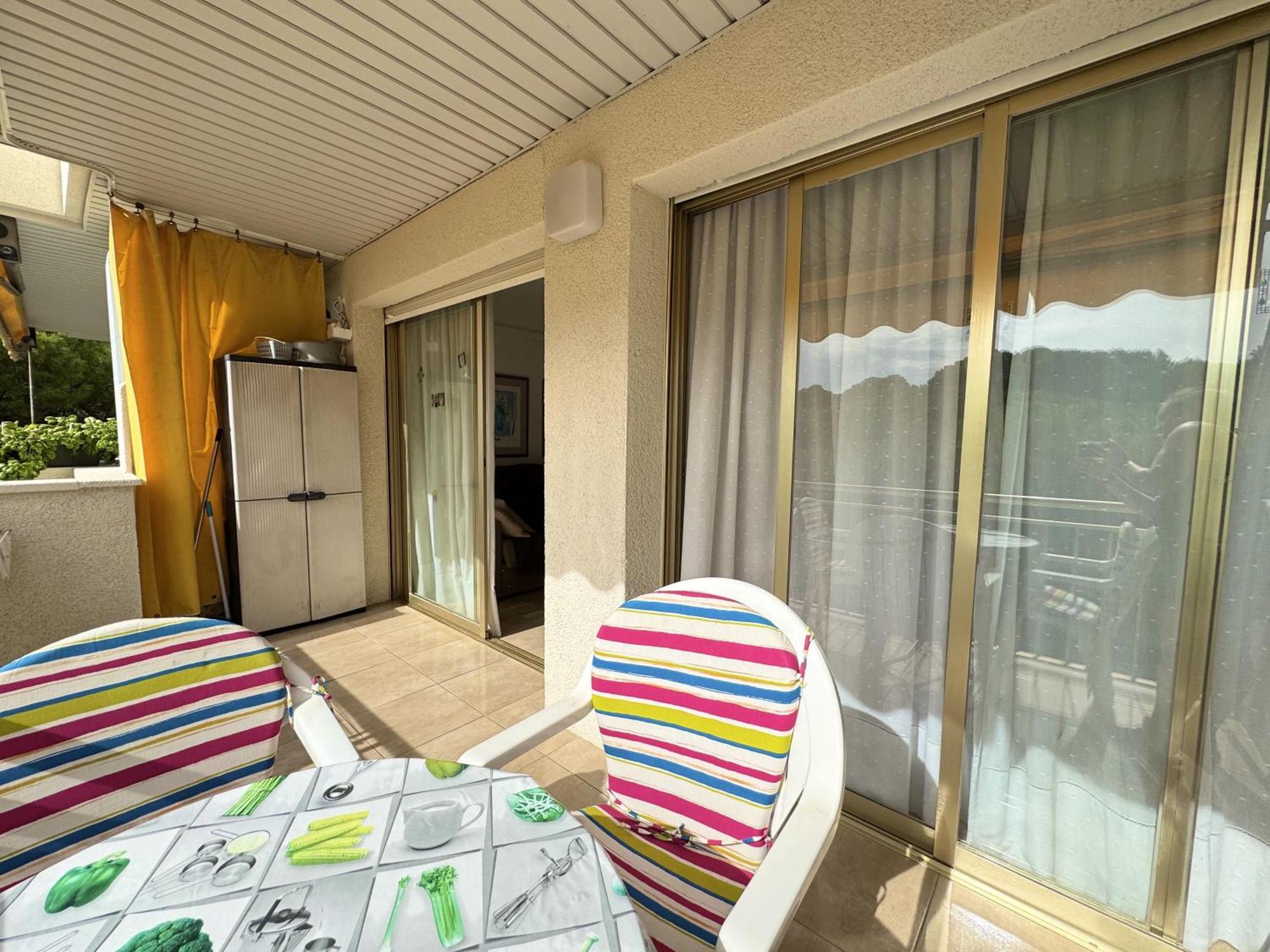 Apartsalou Penedes Экстерьер фото